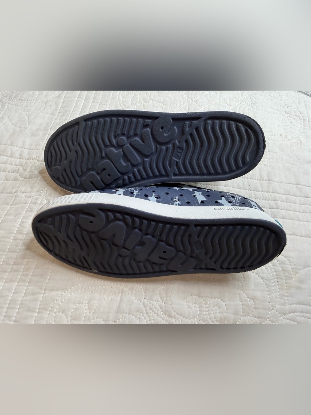 Native Unisex Jefferson Star Print Sneaker Blue Slip-On Kids Sz 1 Water Play - Picture 7 of 8